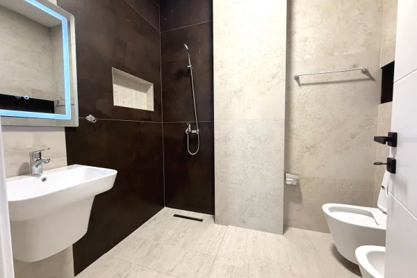 Shtepi me qera Apartament ne Tirane, 2+1, Mobilimi E mobiluar, Pagesa 900  Euro.