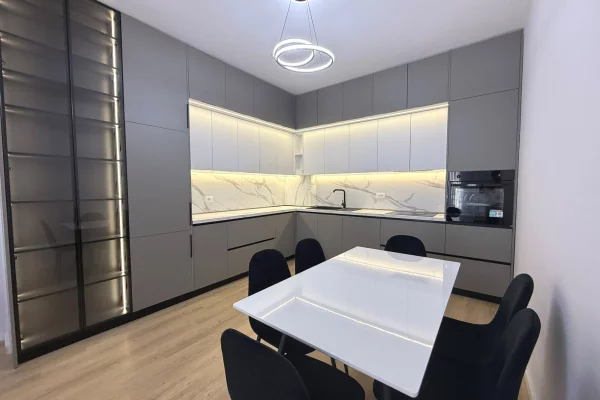 Shtepi me qera Apartament ne Tirane, 2+1, Mobilimi E mobiluar, Pagesa 900  Euro.