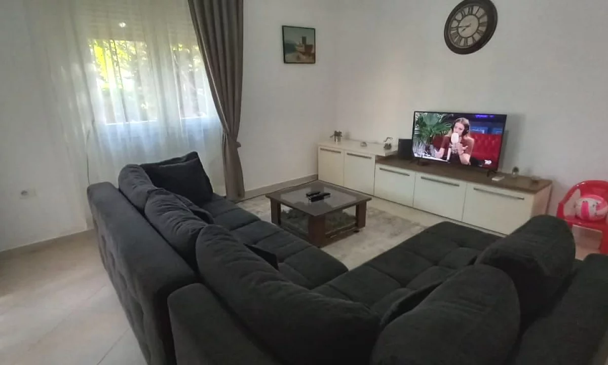 Shtepi me qera Apartament ne Tirane, 2+1, Mobilimi E mobiluar, Pagesa 480  Euro.