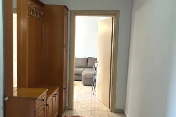 Shtepi me qera Apartament ne Tirane, 1+1, Mobilimi E mobiluar, Pagesa 550  Euro.