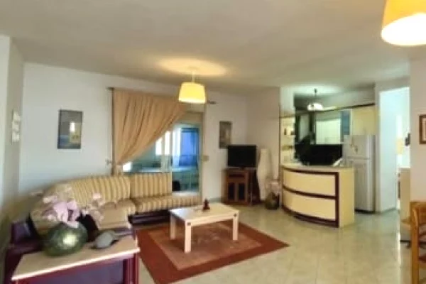 Shitet apartament 2+1+2 tualete te Gjimnazi "Partizani".