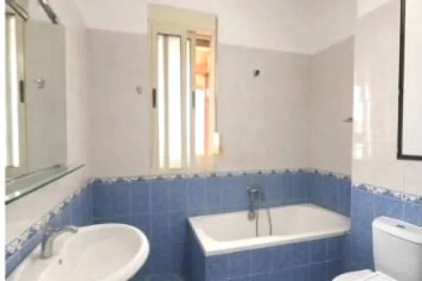 Shtepi ne shitje Apartament ne Tirane, 2+1, Mobilimi E mobiluar, Pagesa 250,000  Euro.