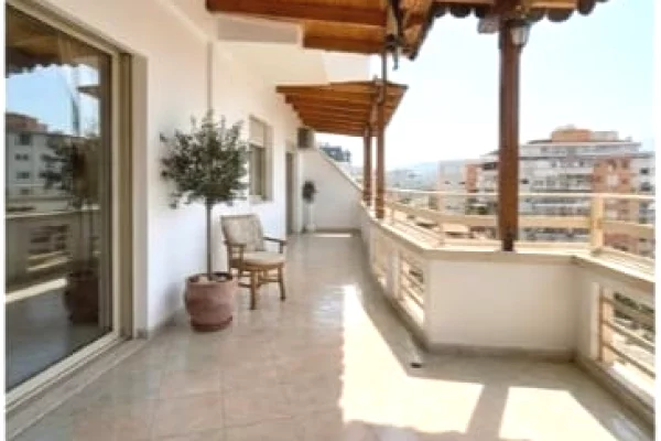 Shtepi ne shitje Apartament ne Tirane, 2+1, Mobilimi E mobiluar, Pagesa 250,000  Euro.