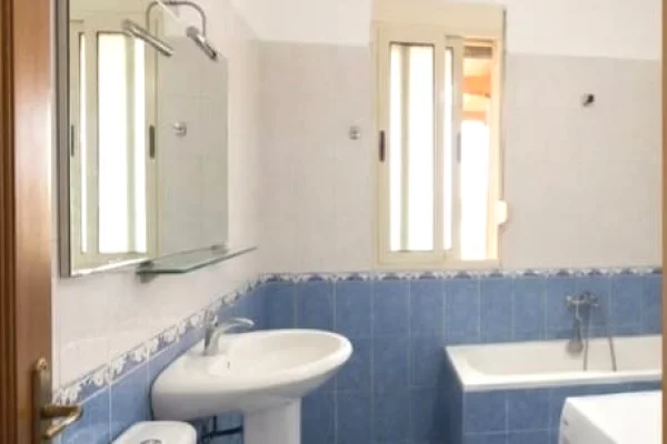Shtepi ne shitje Apartament ne Tirane, 2+1, Mobilimi E mobiluar, Pagesa 250,000  Euro.