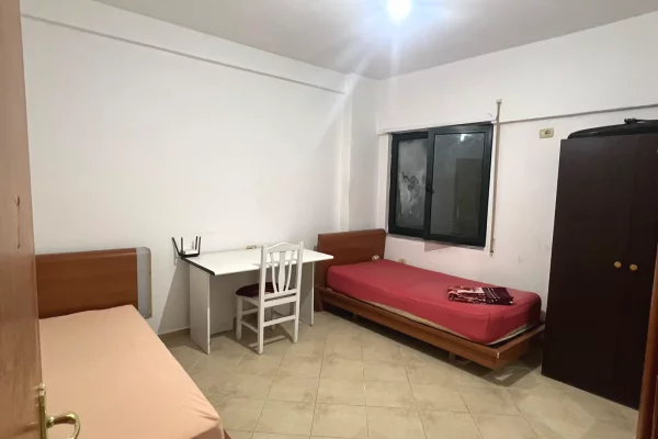 Shtepi me qera Apartament ne Tirane, 3+1, Mobilimi E mobiluar, Pagesa 60,000  Leke.