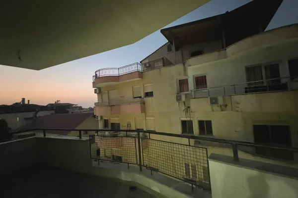 Shtepi me qera Apartament ne Tirane, 3+1, Mobilimi E mobiluar, Pagesa 60,000  Leke.