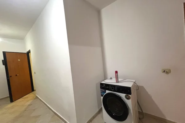 Shtepi me qera Apartament ne Tirane, 3+1, Mobilimi E mobiluar, Pagesa 60,000  Leke.