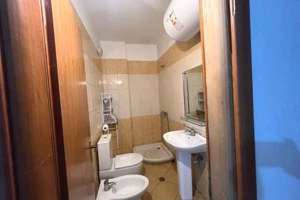 Shtepi me qera Apartament ne Tirane, 3+1, Mobilimi E mobiluar, Pagesa 60,000  Leke.