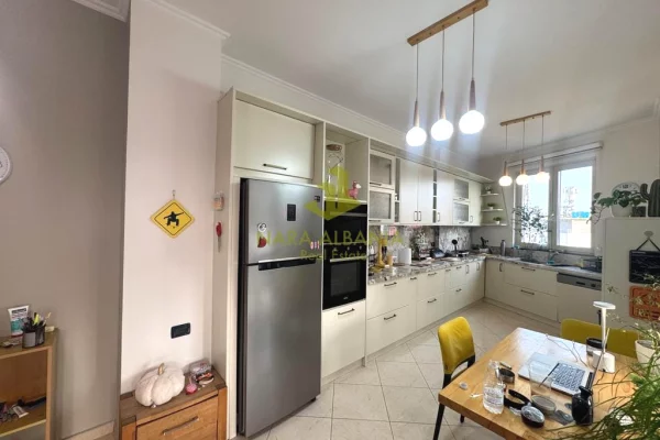 Shtepi me qera Apartament ne Tirane, 2+1, Mobilimi E mobiluar, Pagesa 1,500  Euro.