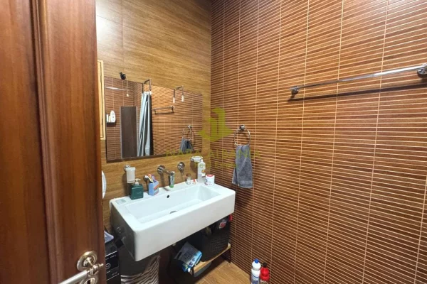 Shtepi me qera Apartament ne Tirane, 2+1, Mobilimi E mobiluar, Pagesa 1,500  Euro.