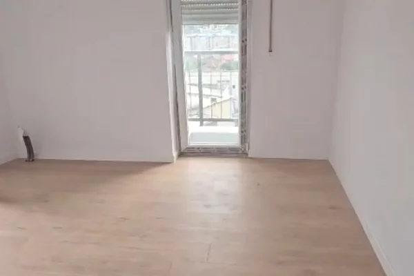 Shtepi ne shitje Apartament ne Tirane, 2+1, Mobilimi E mobiluar, Pagesa 229,000  Euro.