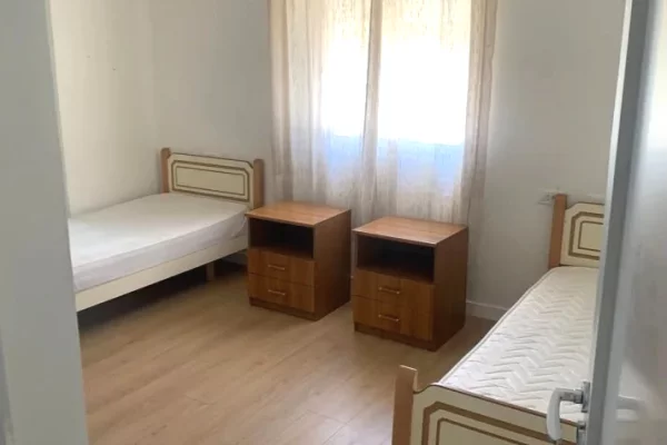 Shtepi me qera Apartament ne Tirane, 2+1, Mobilimi E mobiluar, Pagesa 550  Euro.