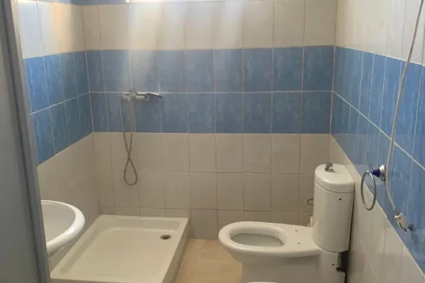 Shtepi me qera Apartament ne Tirane, 2+1, Mobilimi E mobiluar, Pagesa 550  Euro.
