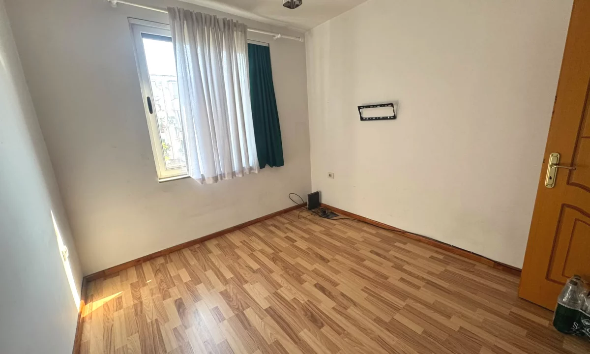 Shtepi ne shitje Apartament ne Tirane, 1+1, Mobilimi E mobiluar, Pagesa 12,500,000  Leke.