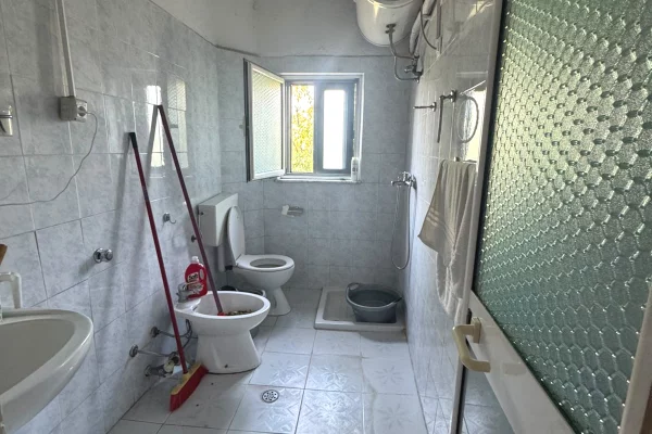 Shtepi ne shitje Apartament ne Tirane, 1+1, Mobilimi E mobiluar, Pagesa 12,500,000  Leke.