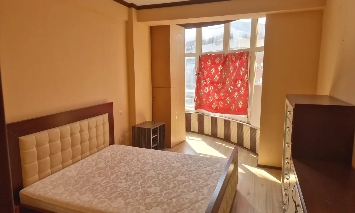 Shtepi ne shitje Apartament ne Tirane, 2+1, Mobilimi E mobiluar, Pagesa 178,000  Euro.