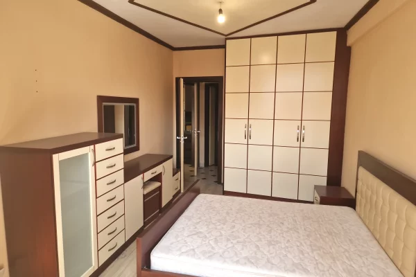 Shtepi ne shitje Apartament ne Tirane, 2+1, Mobilimi E mobiluar, Pagesa 178,000  Euro.