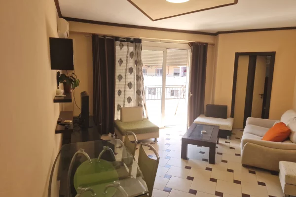 Shtepi ne shitje Apartament ne Tirane, 2+1, Mobilimi E mobiluar, Pagesa 178,000  Euro.