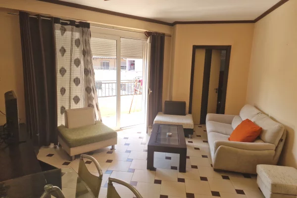 Shtepi ne shitje Apartament ne Tirane, 2+1, Mobilimi E mobiluar, Pagesa 178,000  Euro.