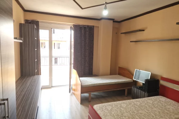 Shtepi ne shitje Apartament ne Tirane, 2+1, Mobilimi E mobiluar, Pagesa 178,000  Euro.