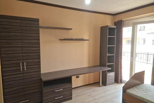 Shtepi ne shitje Apartament ne Tirane, 2+1, Mobilimi E mobiluar, Pagesa 178,000  Euro.