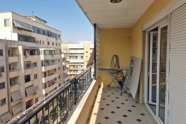 Shtepi ne shitje Apartament ne Tirane, 2+1, Mobilimi E mobiluar, Pagesa 178,000  Euro.