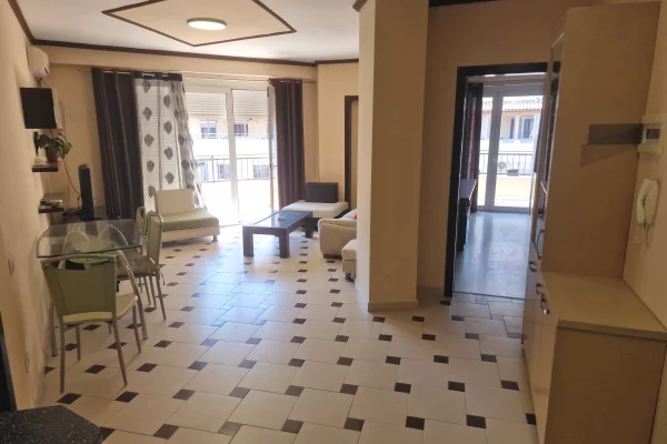 Shtepi ne shitje Apartament ne Tirane, 2+1, Mobilimi E mobiluar, Pagesa 178,000  Euro.