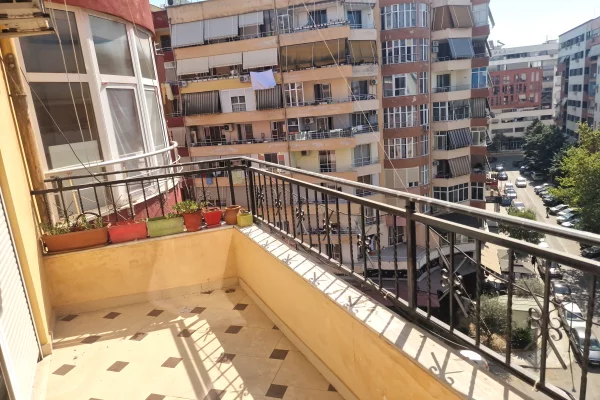 Shtepi ne shitje Apartament ne Tirane, 2+1, Mobilimi E mobiluar, Pagesa 178,000  Euro.
