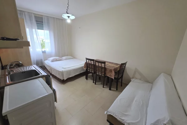 Shtepi me qera Apartament ne Tirane, Garsoniere, Mobilimi E mobiluar, Pagesa 40,000  Leke.