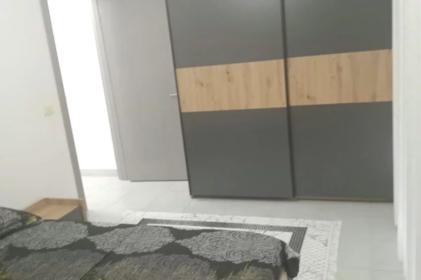Shtepi me qera Apartament ne Tirane, 3+1, Mobilimi E mobiluar, Pagesa 50,000  Leke.