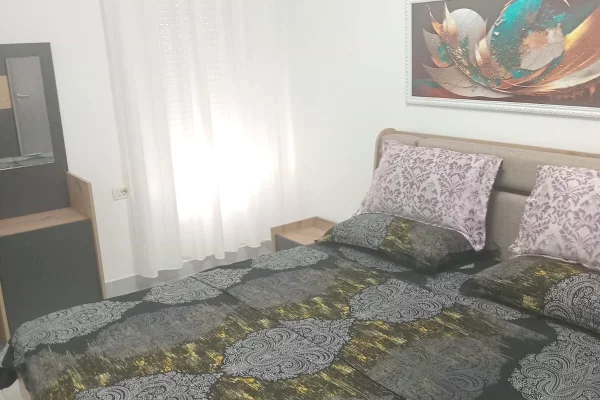 Shtepi me qera Apartament ne Tirane, 3+1, Mobilimi E mobiluar, Pagesa 50,000  Leke.
