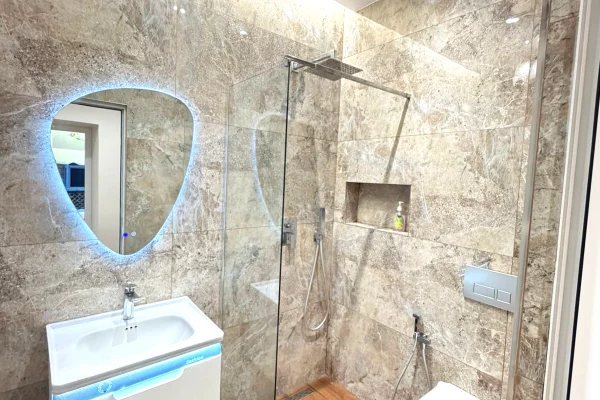 Shtepi ne shitje Apartament ne Tirane, Garsoniere, Mobilimi E mobiluar, Pagesa 120,000  Euro.