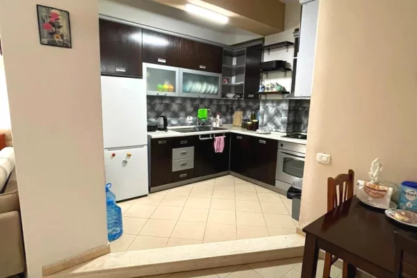 Shtepi me qera Apartament ne Tirane, 2+1, Mobilimi E mobiluar, Pagesa 70,000  Leke.