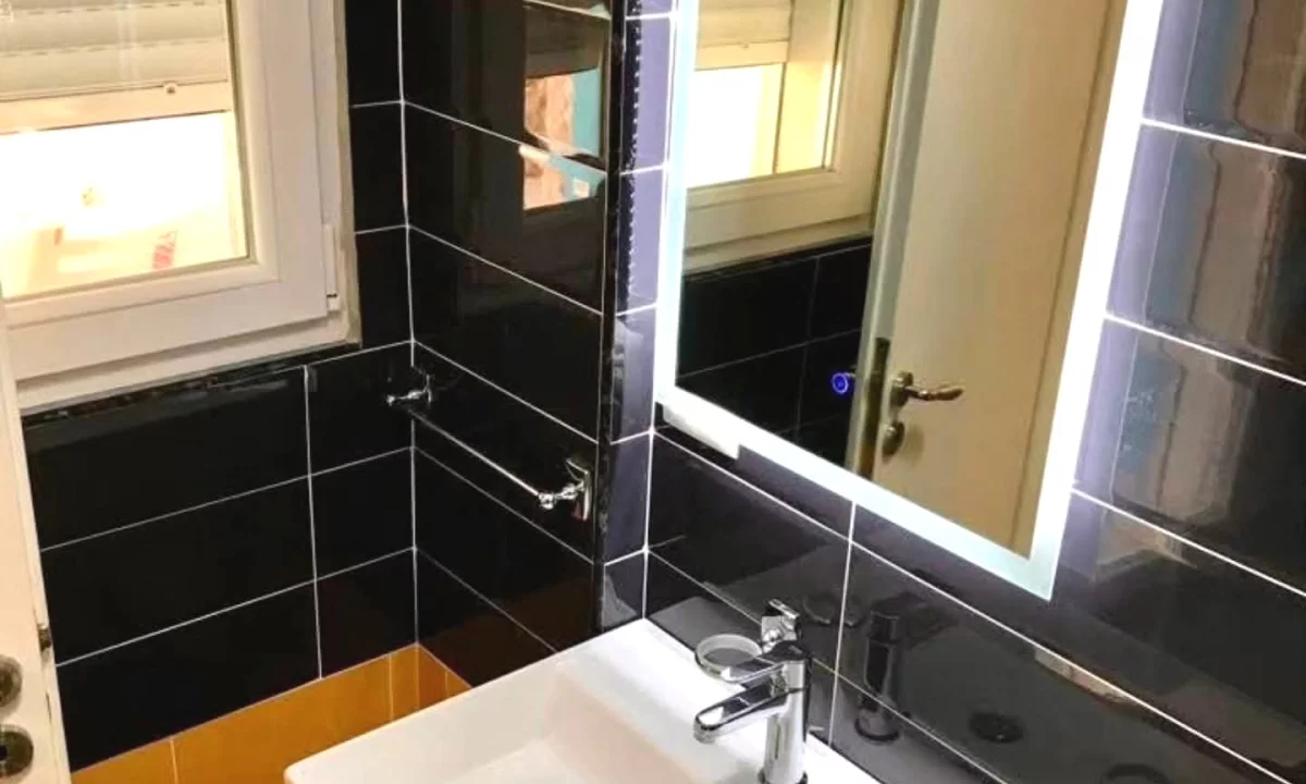 Shtepi ne shitje Apartament ne Vlore, Garsoniere, Mobilimi E mobiluar, Pagesa 140,000  Euro.