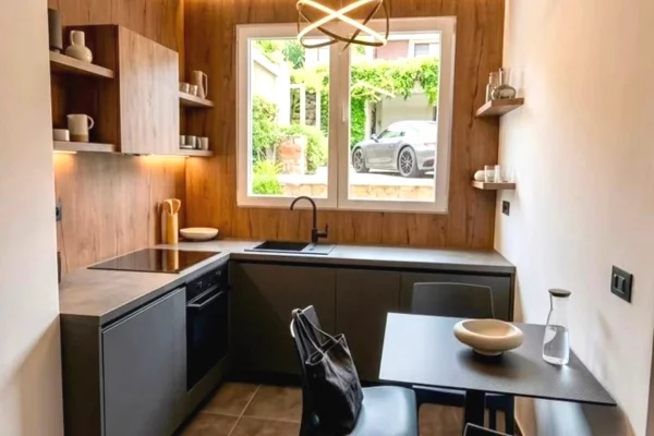 Shtepi ne shitje Apartament ne Vlore, Garsoniere, Mobilimi E mobiluar, Pagesa 140,000  Euro.