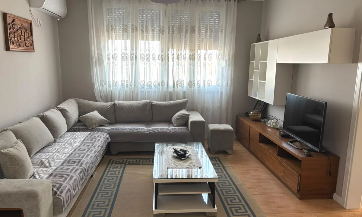Shtepi me qera Apartament ne Tirane, 2+1, Mobilimi E mobiluar, Pagesa 55,000  Leke.