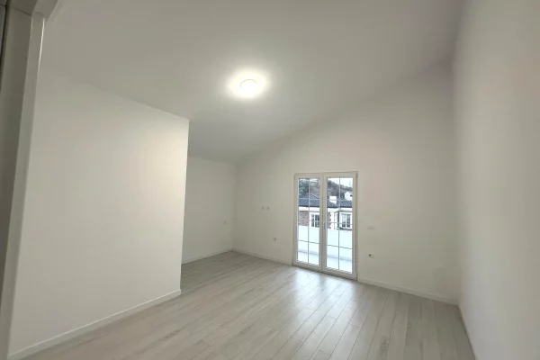 Shtepi me qera Shtepi Private ne Tirane, 6+1, Mobilimi Bosh, pa mobiluar, Pagesa 250,000  Leke.