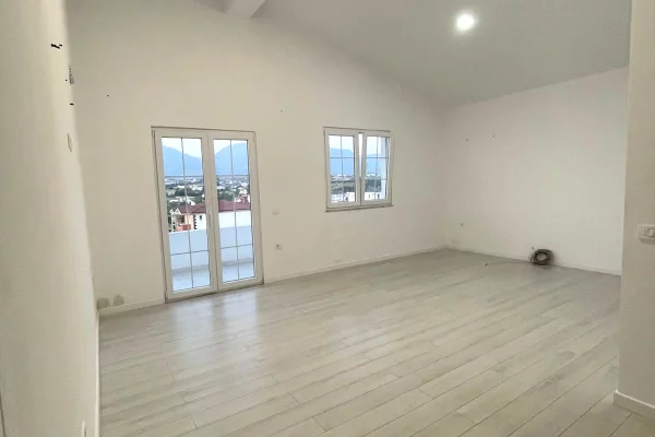 Shtepi me qera Shtepi Private ne Tirane, 6+1, Mobilimi Bosh, pa mobiluar, Pagesa 250,000  Leke.