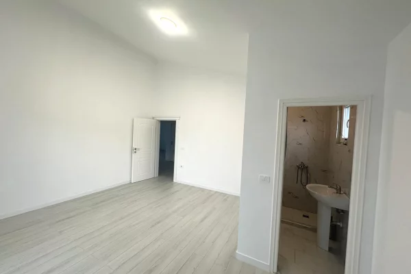 Shtepi me qera Shtepi Private ne Tirane, 6+1, Mobilimi Bosh, pa mobiluar, Pagesa 250,000  Leke.