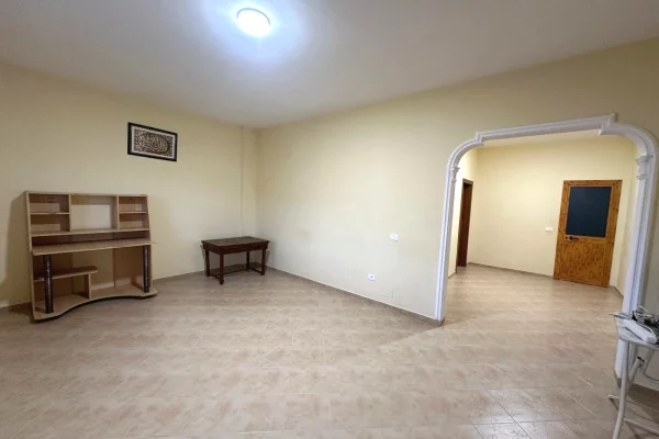 Shtepi me qera Shtepi Private ne Tirane, 6+1, Mobilimi Bosh, pa mobiluar, Pagesa 250,000  Leke.