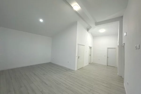 Shtepi me qera Shtepi Private ne Tirane, 6+1, Mobilimi Bosh, pa mobiluar, Pagesa 250,000  Leke.