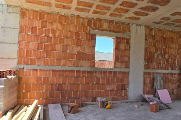 Shtepi ne shitje Vila Luksoze ne Tirane, 3+1, Mobilimi Bosh, pa mobiluar, Pagesa 520,000  Euro.