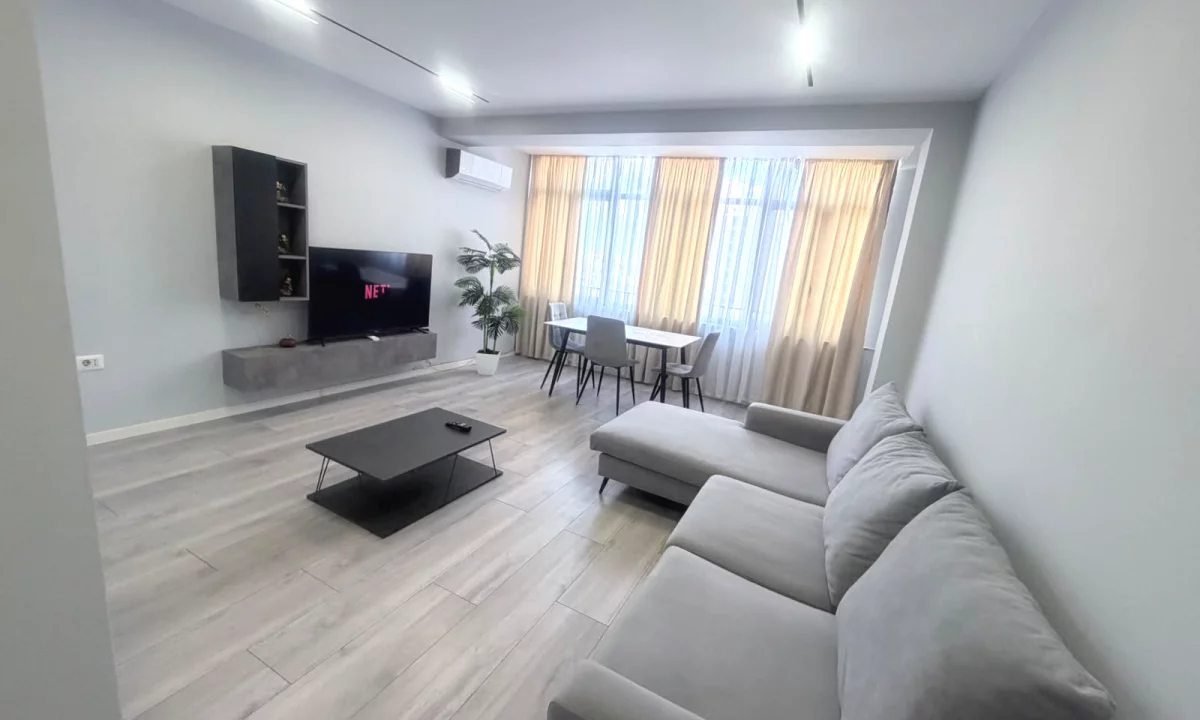 Shtepi ne shitje Apartament ne Tirane, 2+1, Mobilimi E mobiluar, Pagesa 250,000  Euro.