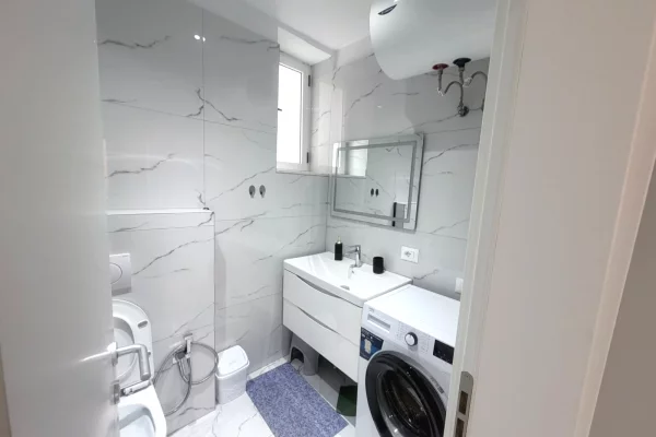 Shtepi ne shitje Apartament ne Tirane, 2+1, Mobilimi E mobiluar, Pagesa 250,000  Euro.