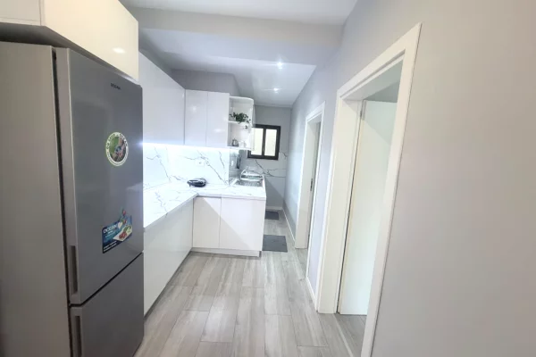 Shtepi ne shitje Apartament ne Tirane, 2+1, Mobilimi E mobiluar, Pagesa 250,000  Euro.