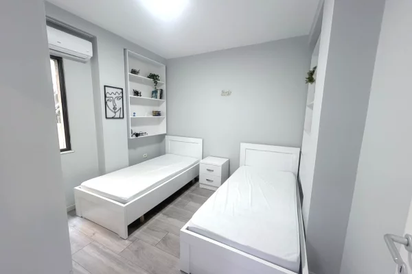 Shtepi ne shitje Apartament ne Tirane, 2+1, Mobilimi E mobiluar, Pagesa 250,000  Euro.