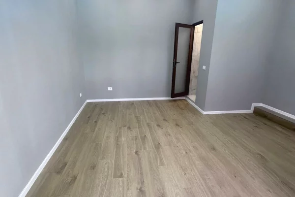 Ambient biznesi me qera prane shkoles Cajupi
