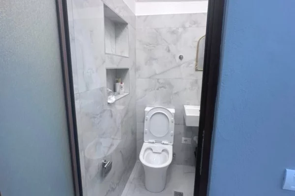 Ambient biznesi me qera prane shkoles Cajupi