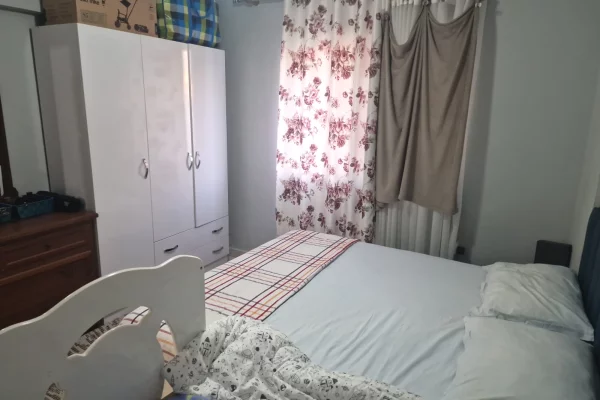 Shtepi ne shitje Apartament ne Tirane, 2+1, Mobilimi E mobiluar, Pagesa 160,000  Euro.
