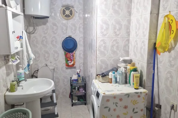 Shtepi ne shitje Apartament ne Tirane, 2+1, Mobilimi E mobiluar, Pagesa 160,000  Euro.